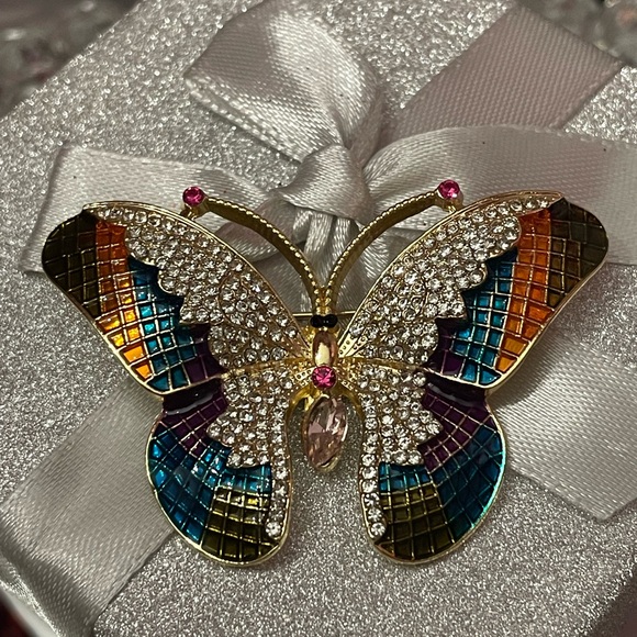 Jewelry - Elegant Multicolor Butterfly Brooch